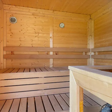 Persimmon Apartment *