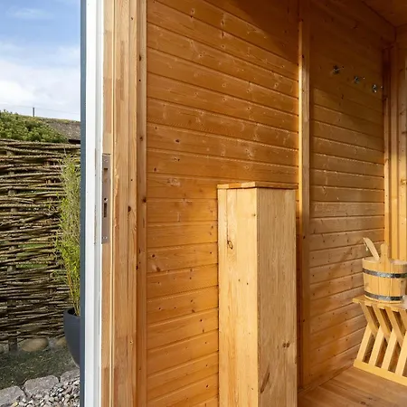 Persimmon Апартаменты